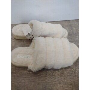 New Women's Fuzzy Ivory Slippers Abound SZ 9-10  House Shoes